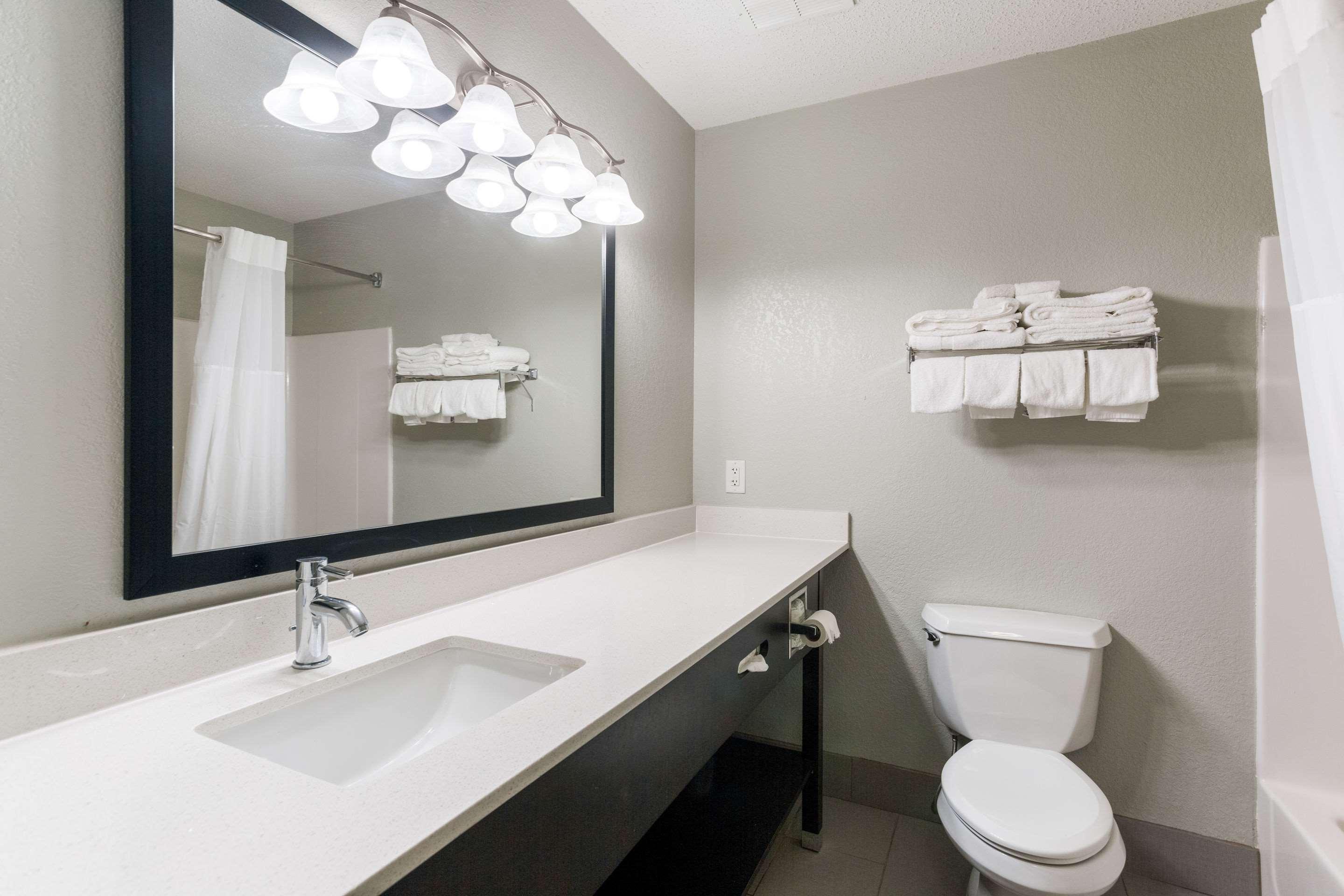 Quality Inn & Suites Ferdinand Luaran gambar