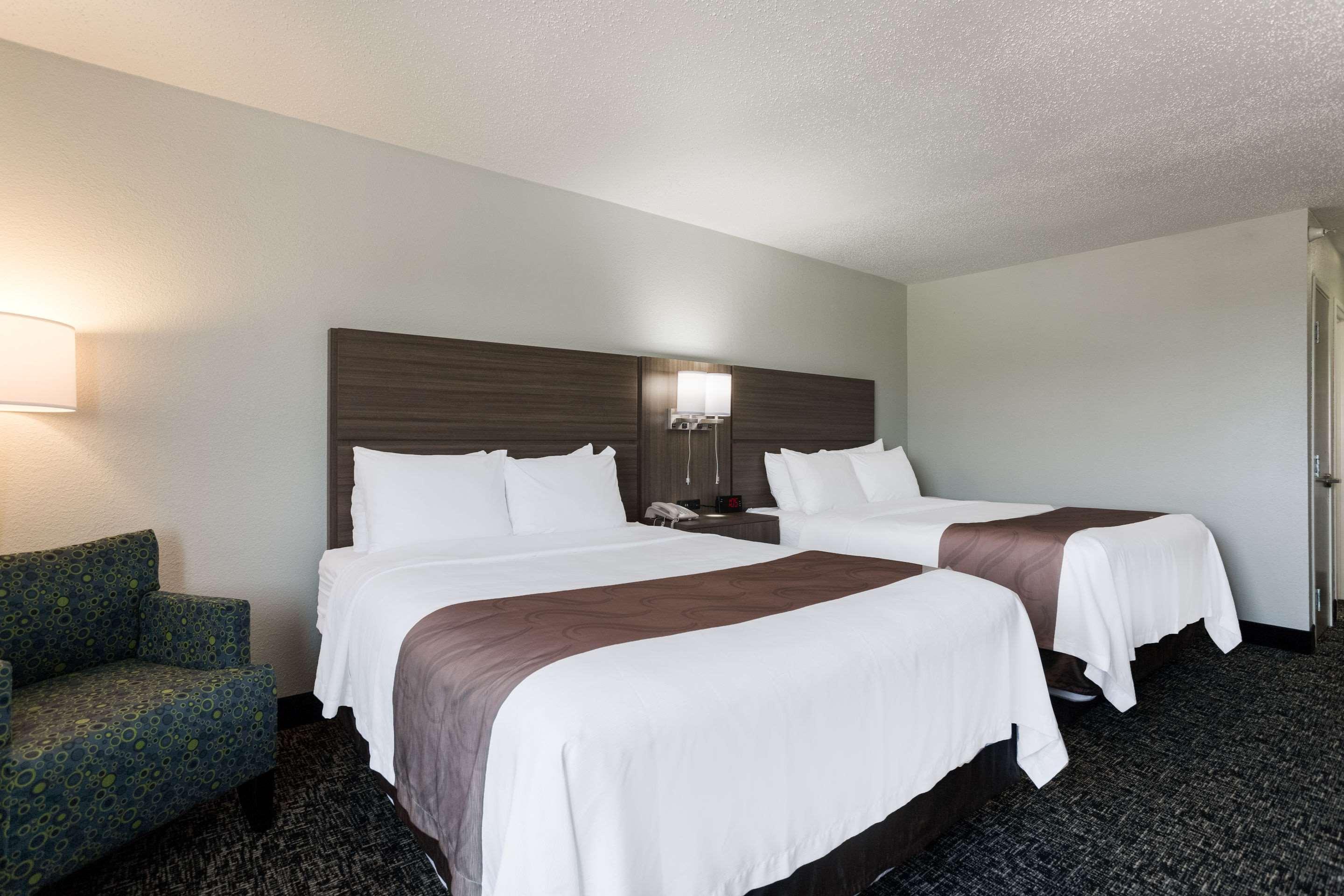 Quality Inn & Suites Ferdinand Luaran gambar