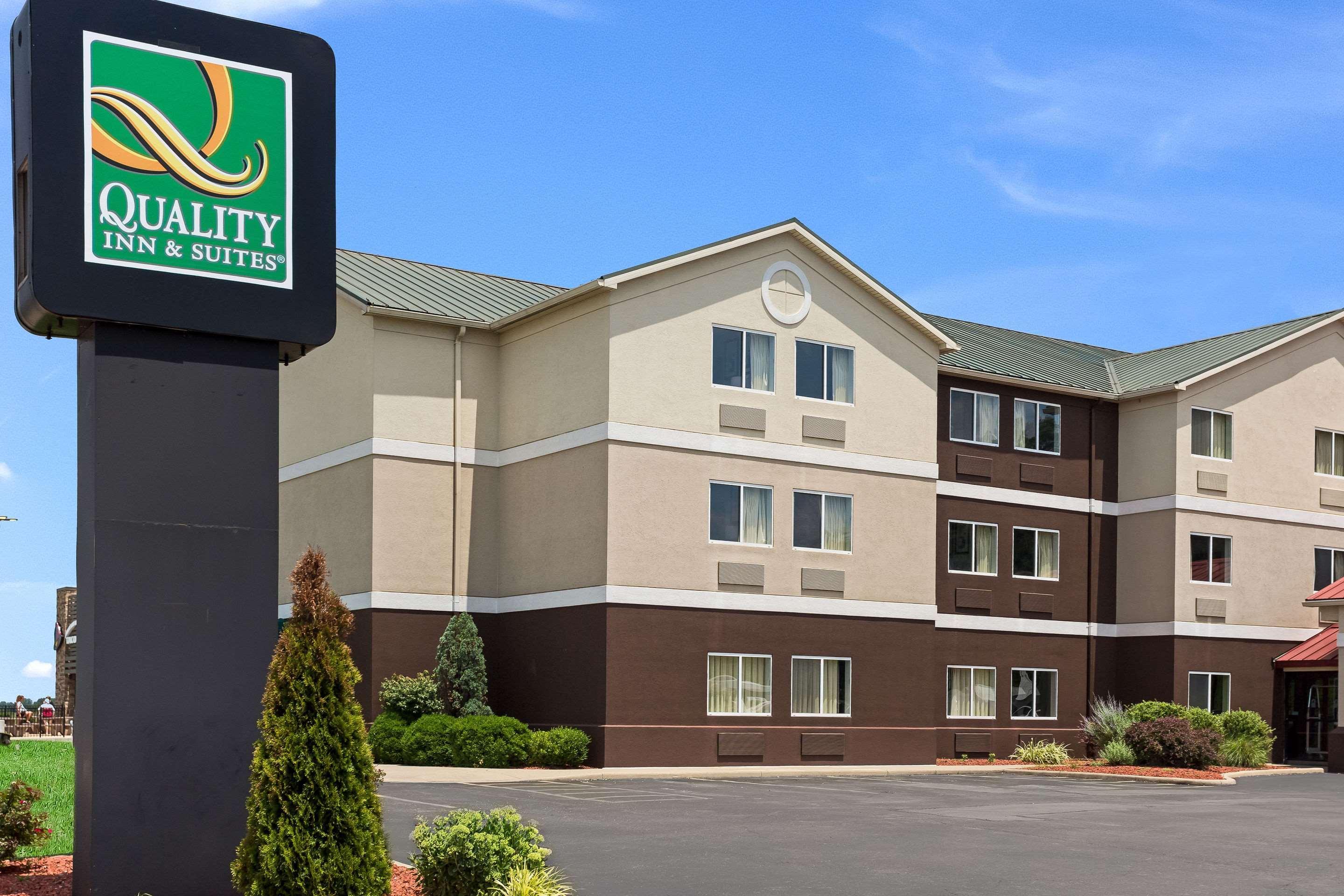 Quality Inn & Suites Ferdinand Luaran gambar