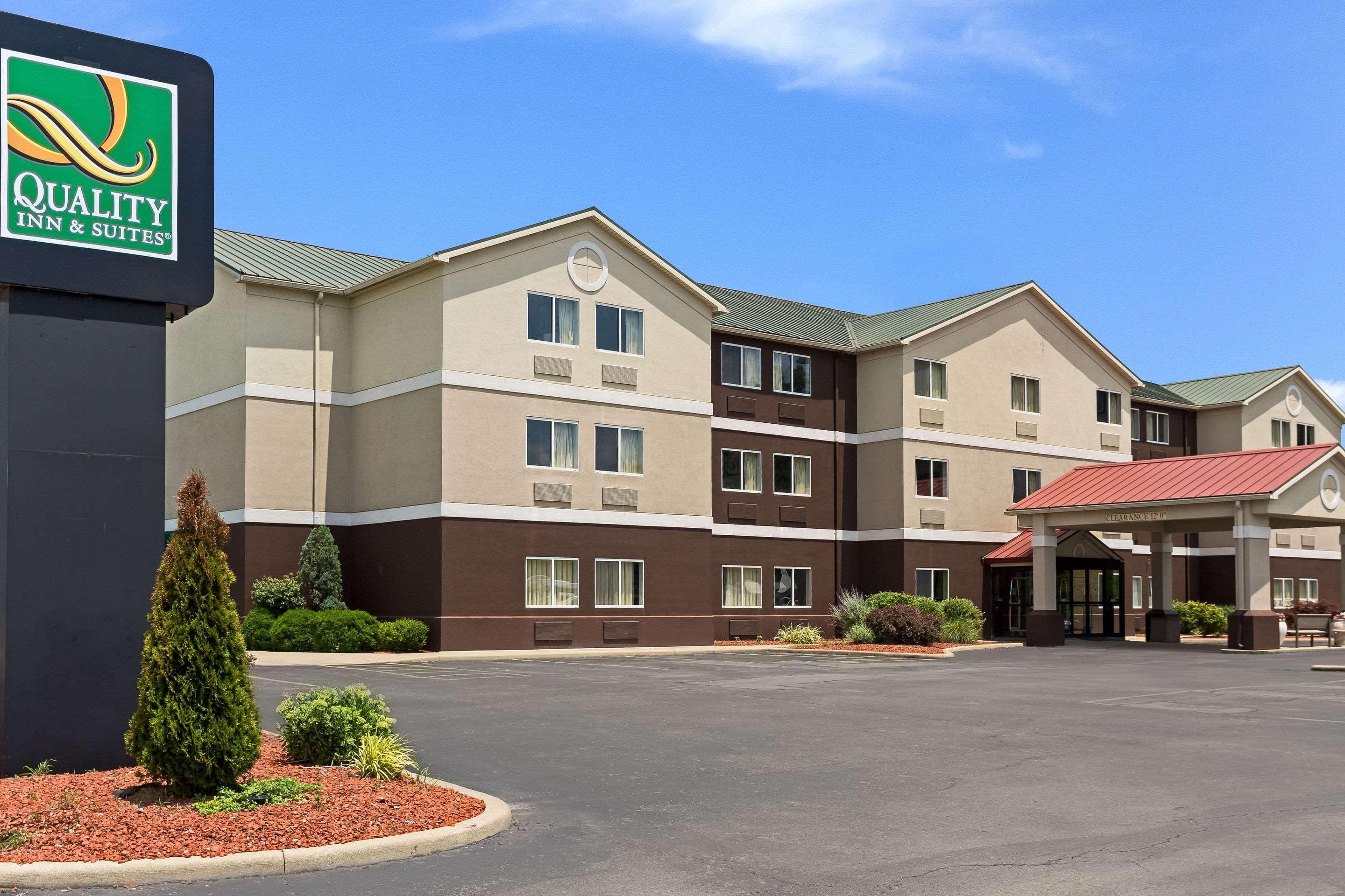 Quality Inn & Suites Ferdinand Luaran gambar