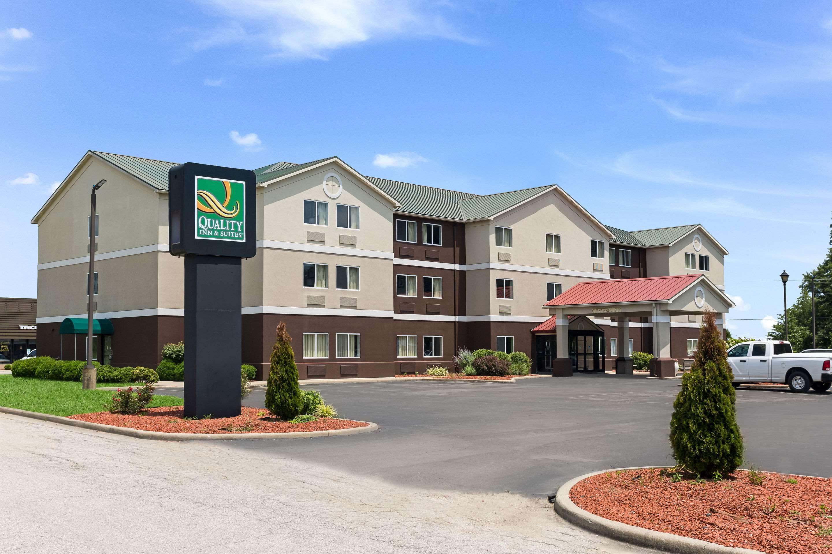 Quality Inn & Suites Ferdinand Luaran gambar