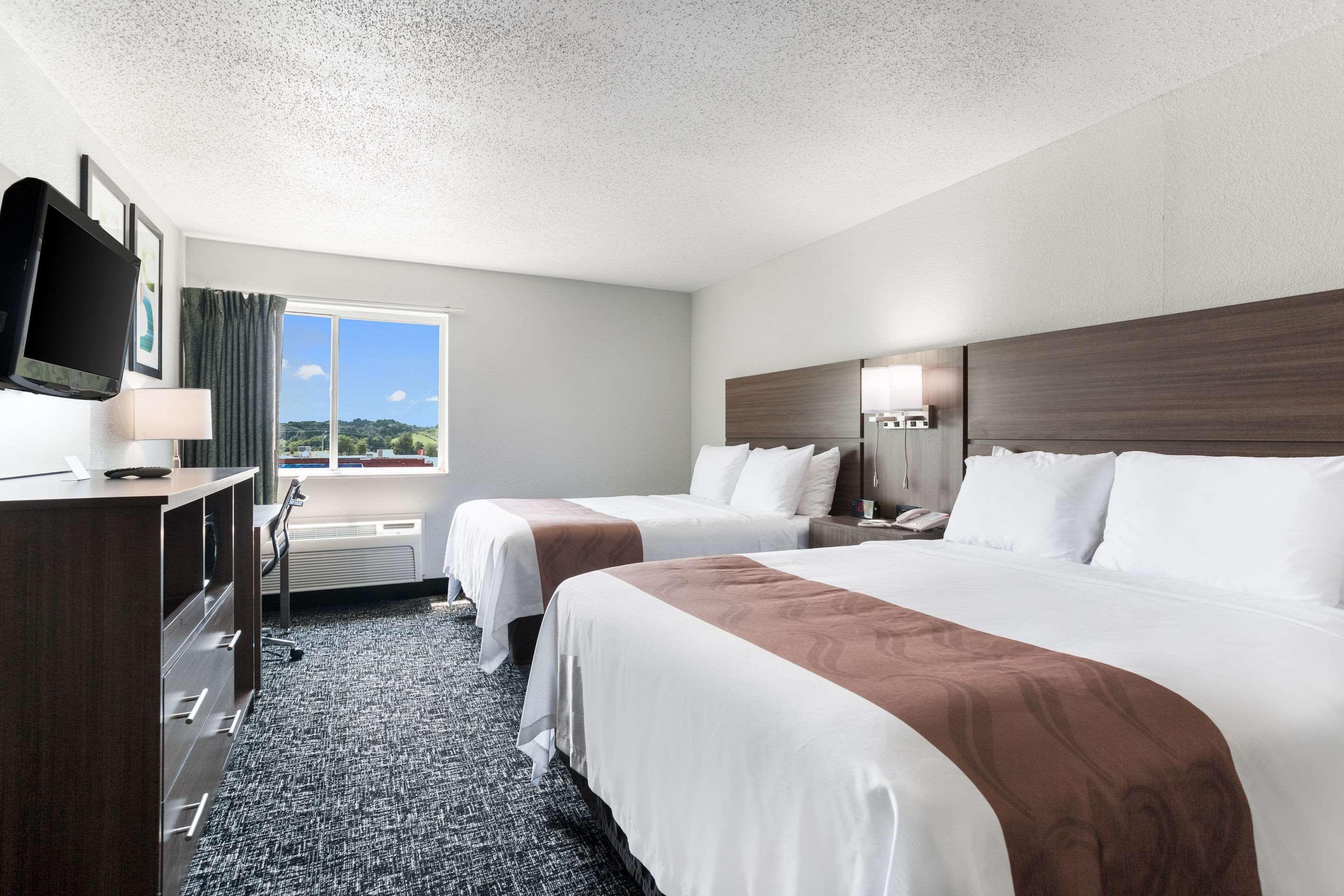 Quality Inn & Suites Ferdinand Luaran gambar