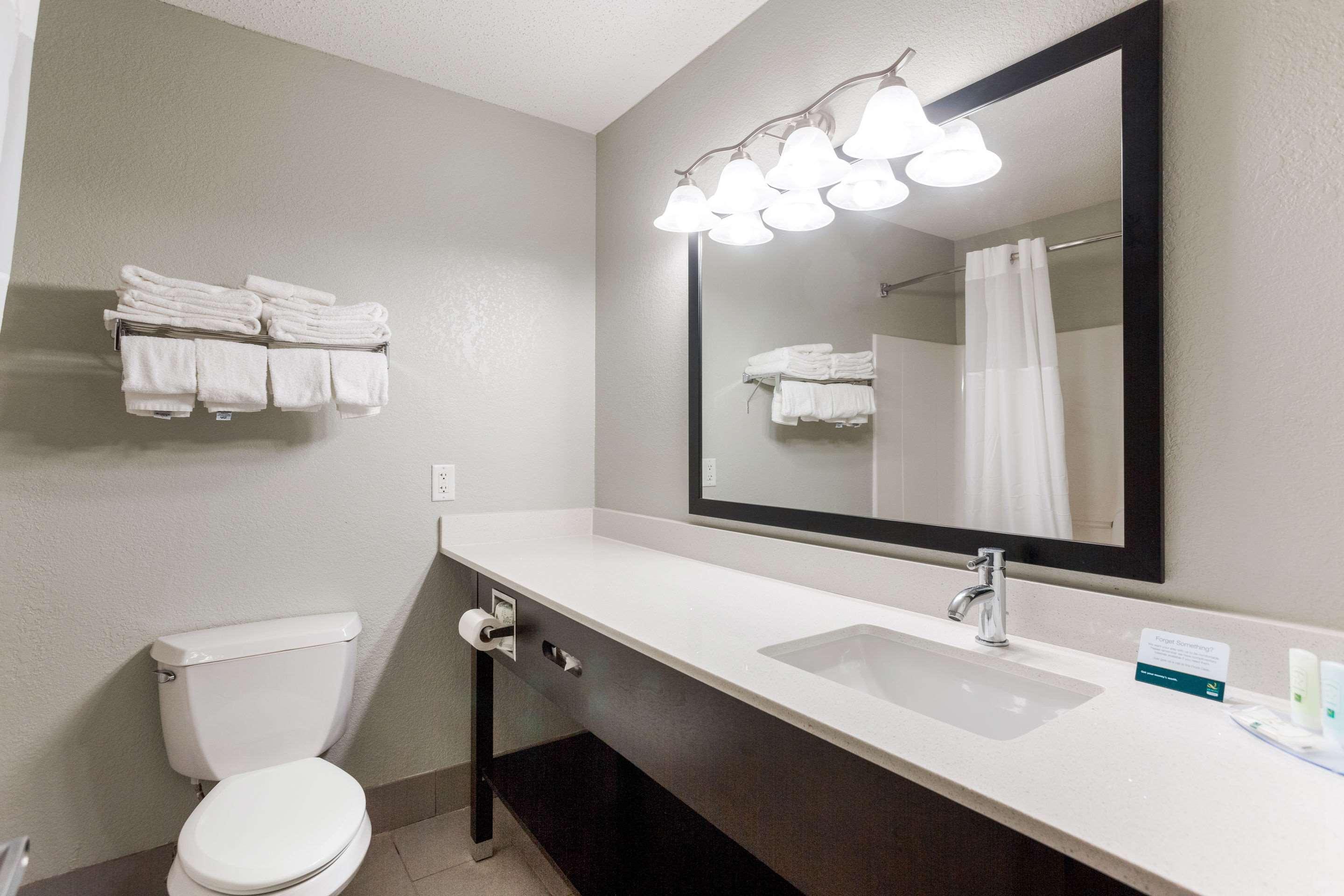 Quality Inn & Suites Ferdinand Luaran gambar