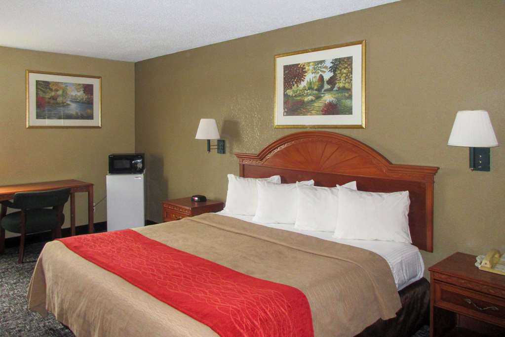 Quality Inn & Suites Ferdinand Bilik gambar