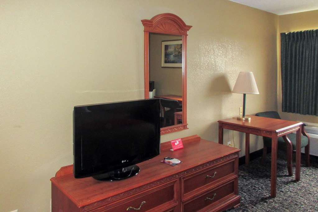 Quality Inn & Suites Ferdinand Bilik gambar